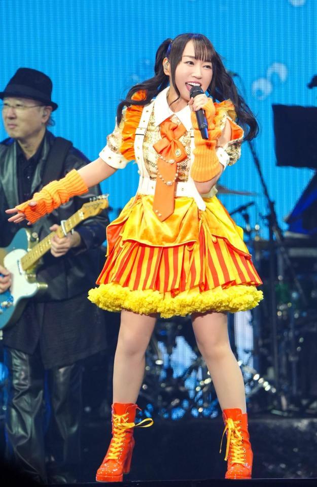 ２５周年ツアーファイナルで熱唱する水樹奈々