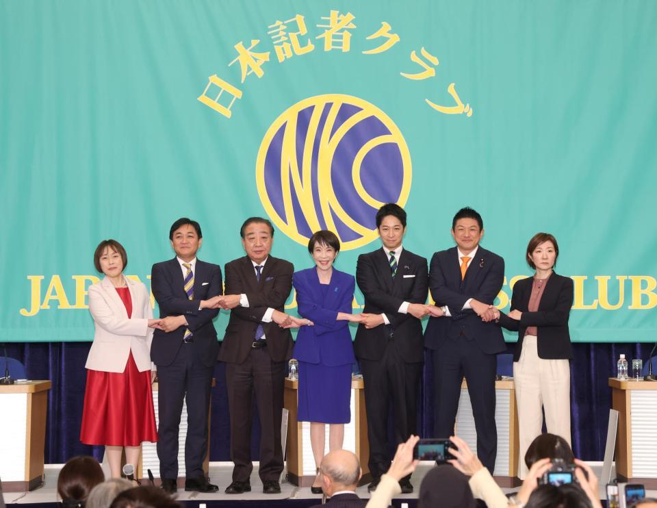 党首討論に臨む（左から）共産党・田村智子委員長、国民民主党・玉木雄一郎代表、中道改革連合・野田佳彦共同代表、自民党・高市早苗総裁、日本維新の会・藤田文武共同代表、参政党・神谷宗幣代表、れいわ新選組・大石晃子共同代表＝日本記者クラブ（撮影・石井剣太郎）