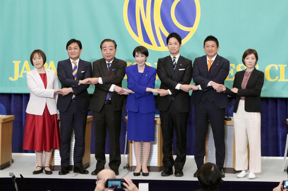 　日本記者クラブ主催の討論会に臨む（左から）共産党の田村委員長、国民民主党の玉木代表、中道改革連合の野田共同代表、自民党総裁の高市首相、日本維新の会の藤田共同代表、参政党の神谷代表、れいわ新選組の大石共同代表