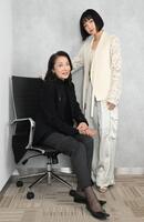 舞台「ピーターとアリス」で初共演する麻実れい（左）と古川琴音（撮影・伊藤笙子）