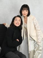 舞台「ピーターとアリス」で初共演する麻実れい（左）と古川琴音（撮影・伊藤笙子）