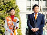 演説する参政党・吉川りな氏（左）と神谷宗幣代表