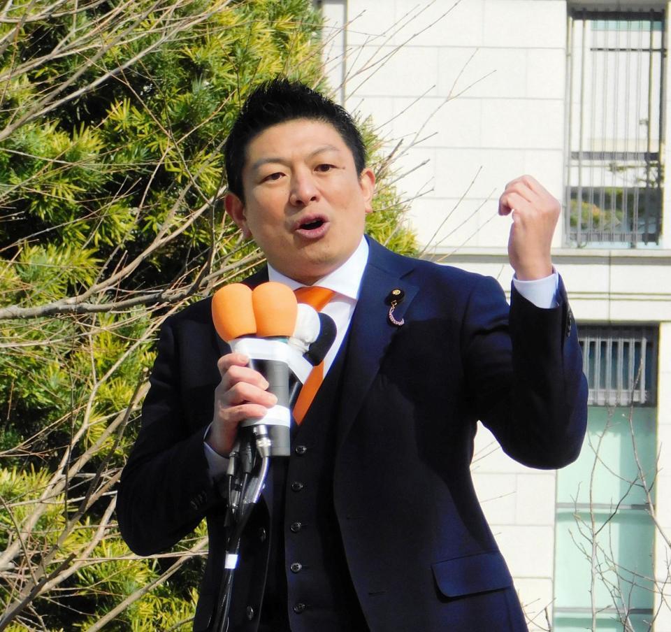演説する参政党・神谷宗幣代表
