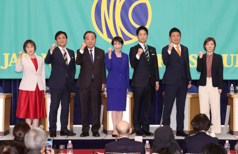討論会に臨む（左から）共産党・田村智子委員長、国民民主党・玉木雄一郎代表、中道改革連合・野田佳彦共同代表、自民党・高市早苗総裁、日本維新の会・藤田文武共同代表、参政党・神谷宗幣代表、れいわ新選組・大石晃子共同代表＝２６日
