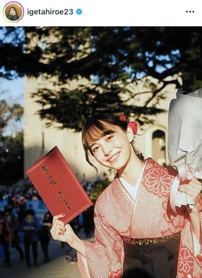 早大の卒業式で。井桁弘恵のインスタグラム＠ｉｇｅｔａｈｉｒｏｅ２３（２０１９年３月２７日付）より