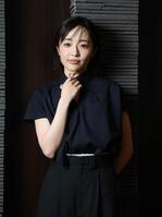 ポーズをとる森田望智（撮影・石井剣太郎）衣装クレジット：ブラウス／ハルノブムラタ、リング／ジュスティーヌ　クランケ（ともにザ・ウォール　ショールーム）、イヤーカフ／リューク▼問い合わせ先 ザ・ウォール　ショールーム　０５０-３８０２-５５７７ リューク　ｉｎｆｏ＠ｒｉｅｕｋ．ｃｏｍ＜ｍａｉｌｔｏ：ｉｎｆｏ＠ｒｉｅｕｋ．ｃｏｍ＞