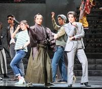 「侍タイムスリッパー」鳳月杏（中央）、風間柚乃（右）、天紫珠李