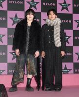 ポーズをとるナユタのホリコシ（右）とおのはら＝渋谷パルコ（撮影・石井剣太郎）