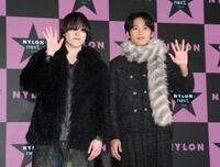 ポーズをとるナユタのホリコシ（右）とおのはら＝渋谷パルコ（撮影・石井剣太郎）