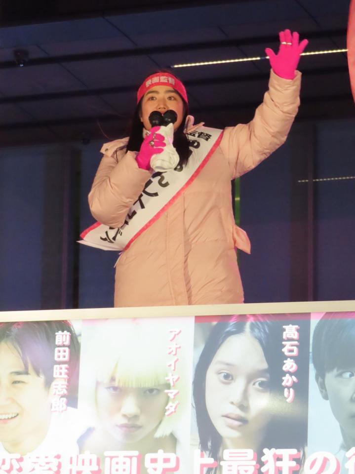 初監督映画のイベントで演説するゆりやんレトリィバァ