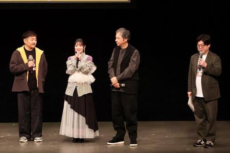 イベントに出席した（左から）上田燿司、古賀葵、板尾創路、天津飯大郎