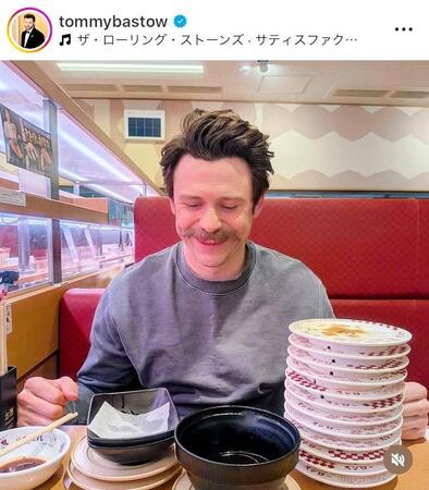 満腹ニッコリにほっこり。トミー・バストウのインスタグラム＠ｔｏｍｍｙｂａｓｔｏｗより