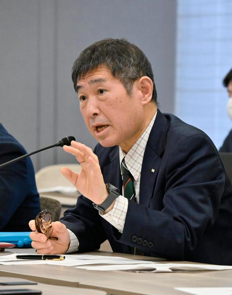 記者会見する毎日放送の虫明洋一社長