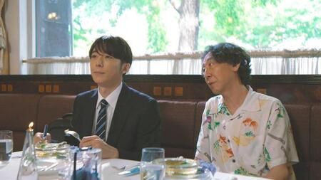 　高橋一生（左）と利重剛監督（Ｃ）２０２６　利重　剛