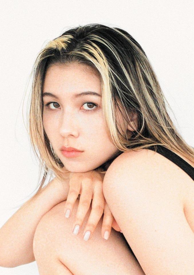 結婚を発表した長谷川ミラ