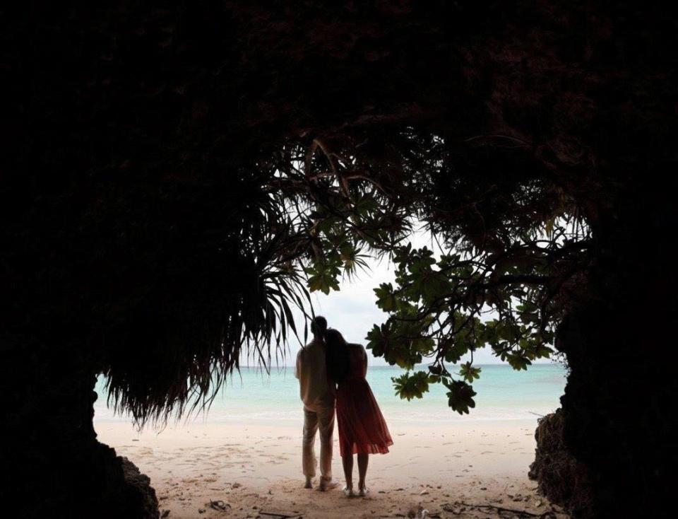 結婚を発表した長谷川ミラ夫婦