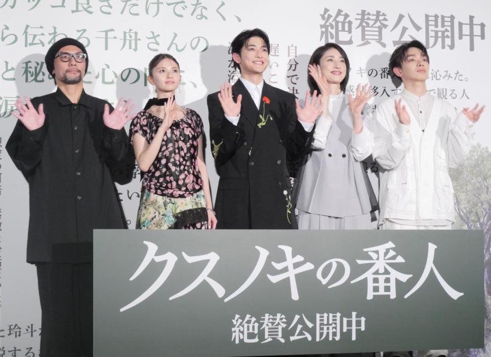 イベントに出席した（左から）伊藤智彦監督、齋藤飛鳥、高橋文哉、天海祐希、宮世琉弥＝東京・ＴＯＨＯシネマズ日比谷