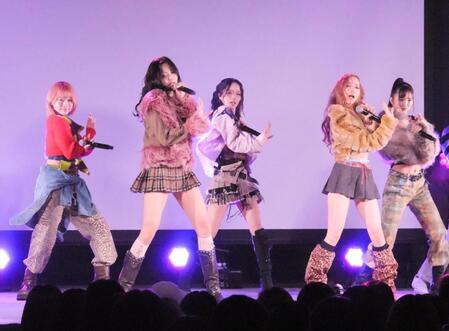 パフォーマンスで盛り上げるＭＹＥＲＡ