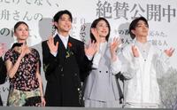 初日舞台あいさつに出席した（左から）齋藤飛鳥、高橋文哉、天海祐希、宮世琉弥