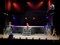 ５０年ぶりに５人そろってヒーローショーに登場した秘密戦隊ゴレンジャー