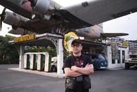 ロケに臨むケンドーコバヤシ