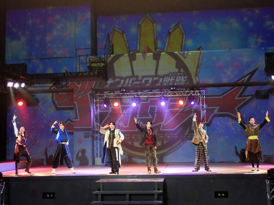 「ナンバーワン戦隊ゴジュウジャーショー」に出演した（左から）三本木大輔、鈴木秀脩、木村魁希、冬野心央、松本仁、神田聖司