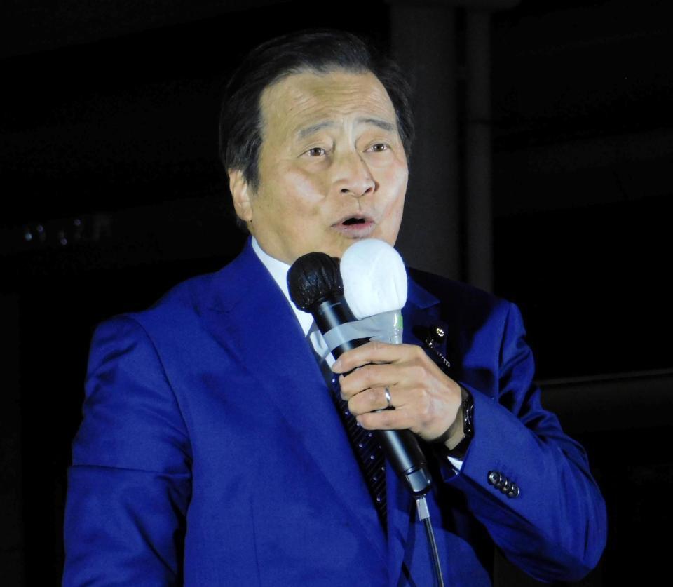 演説するラサール石井＝品川駅、２０２６年１月３１日撮影