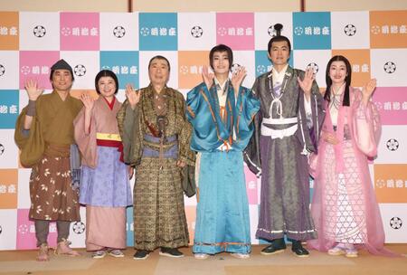 　舞台衣装で登場した（左から）山崎樹範、島崎和歌子、石倉三郎、氷川きよし、丸山智己、上野なつひ