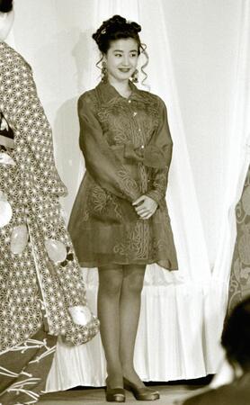 １９９２年３月、映画「豪姫」舞台あいさつで。宮沢りえ＝京都祇園会館
