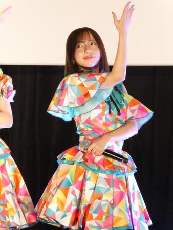 　パフォーマンスを行う齊藤京子