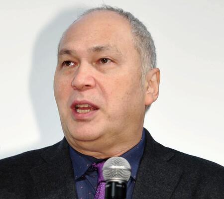 モーリー・ロバートソンさん