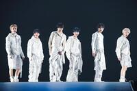 ＮＣＴ　ＷＩＳＨの（左から）ユウシ、リョウ、シオン、ジェヒ、リク、サクヤ（撮影・田中聖太郎写真事務所）