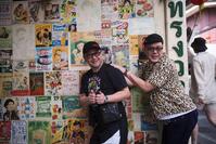 ロケを行うケンドーコバヤシ（左）とくっきー！