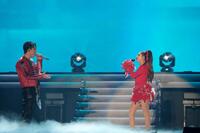 ＢＥＮＩ（右）とコラボしたØＭＩ