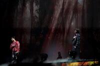 　三浦大知（右）とコラボするØＭＩ