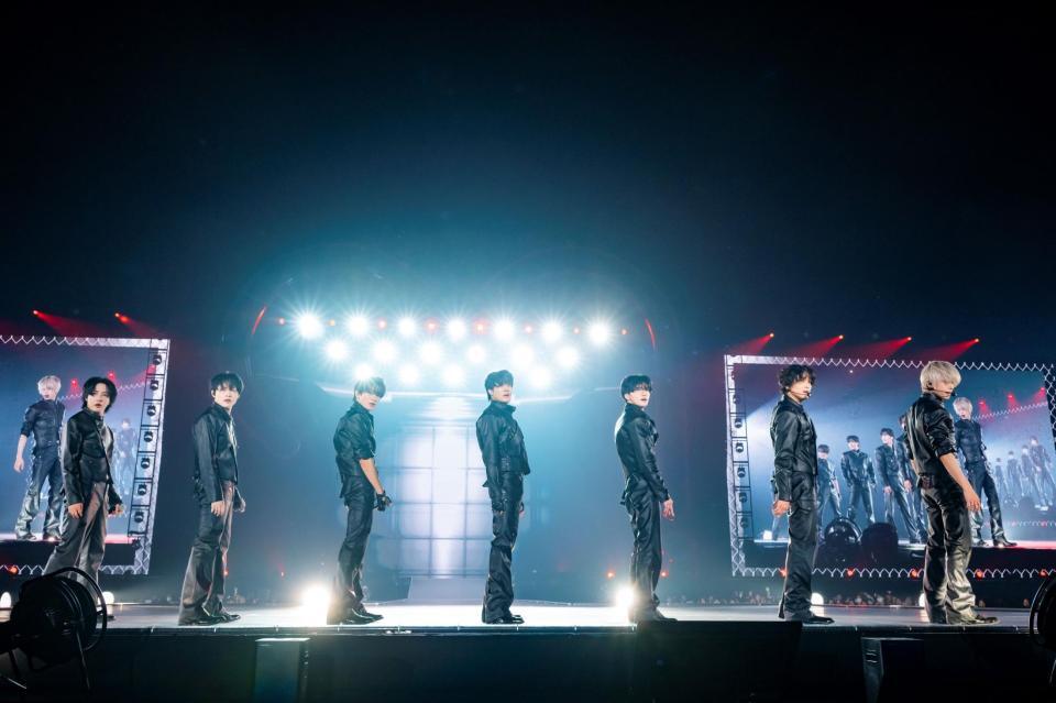 ＮＣＴ　ＤＲＥＡＭの（左から）ロンジュン、チョンロ、マーク、ジェノ、ジェミン、へチャン、チソン（撮影・田中聖太郎写真事務所）