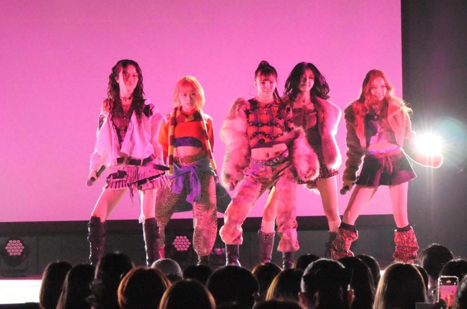 パフォーマンスで盛り上げるＭＹＥＲＡ