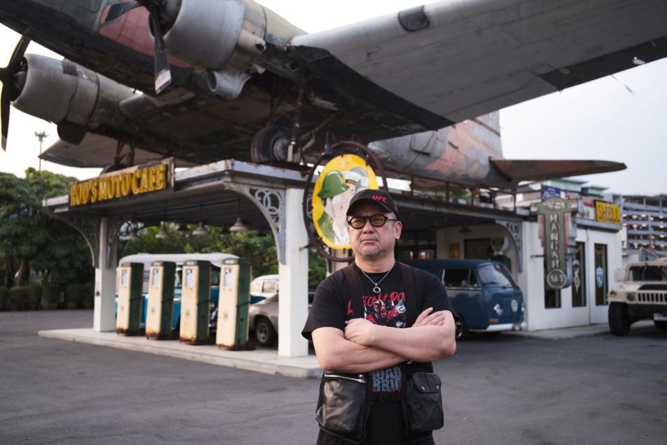 ロケに臨むケンドーコバヤシ