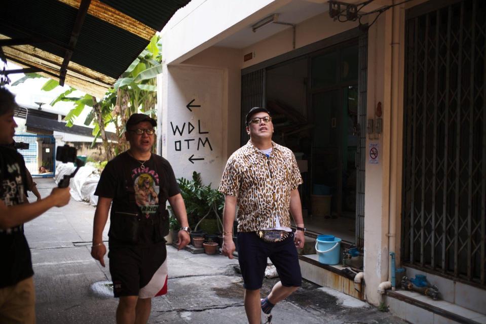 ロケを行うケンドーコバヤシ（左）とくっきー！