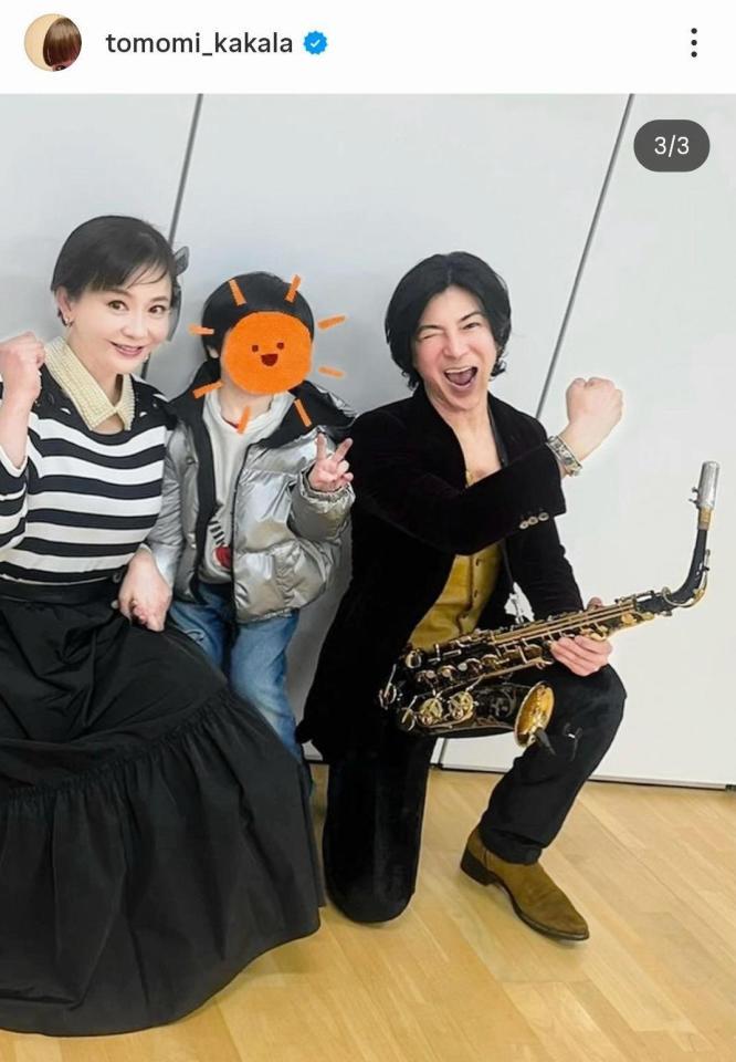 武田真治（右）と。華原朋美のインスタグラム＠ｔｏｍｏｍｉ＿ｋａｋａｌａより 