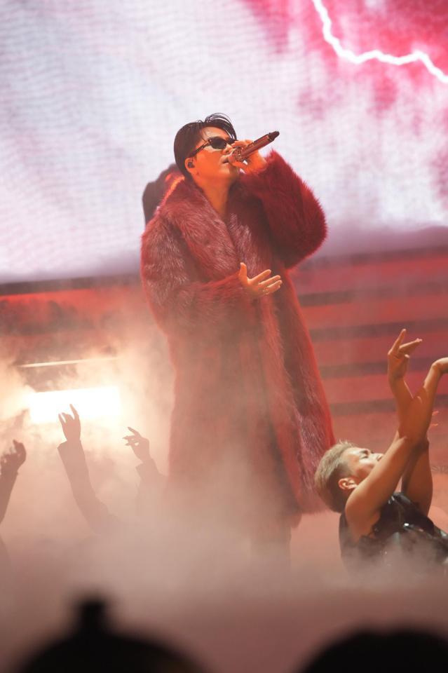 　３年半ぶりのソロ公演で熱くパフォーマンスしたØＭＩ