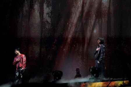 　三浦大知（右）とコラボするØＭＩ