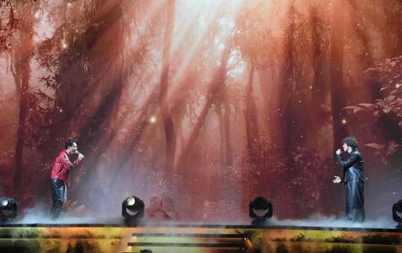 　三浦大知（右）とコラボしたØＭＩ