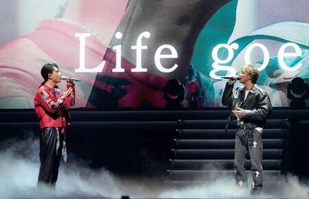 　ＥＸＩＬＥ　ＴＡＫＡＨＩＲＯ（右）とコラボしたØＭＩ