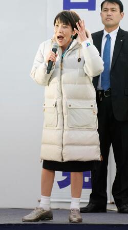 街頭演説で支持を訴える自民党総裁の高市首相＝３０日