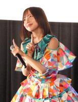 　生パフォーマンスを披露する齊藤京子