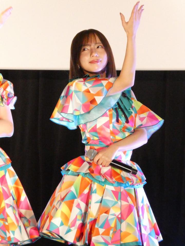 　パフォーマンスを行う齊藤京子