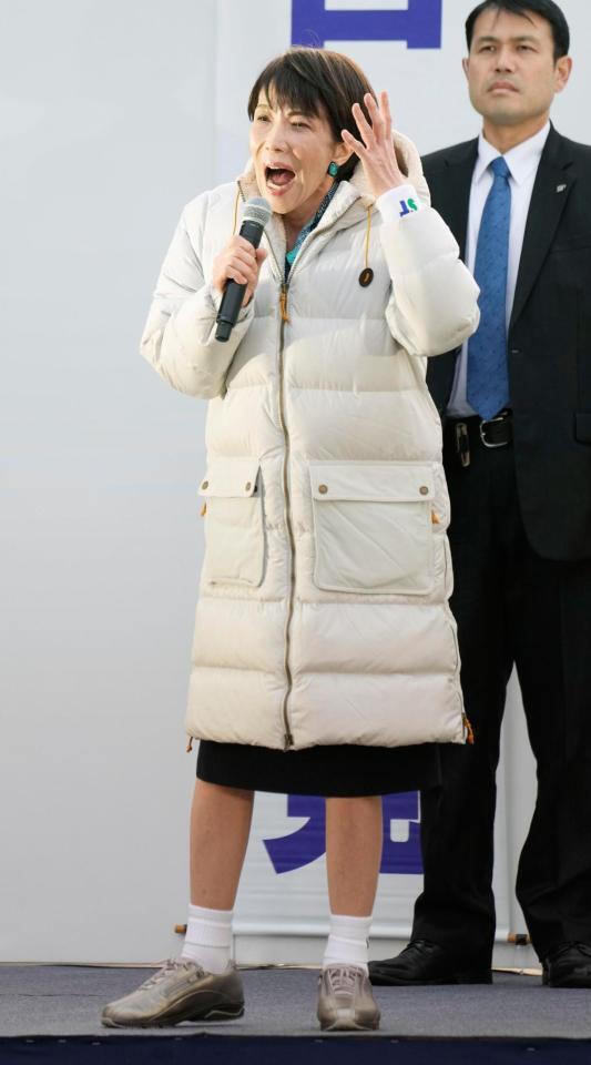 街頭演説で支持を訴える自民党総裁の高市首相＝３０日