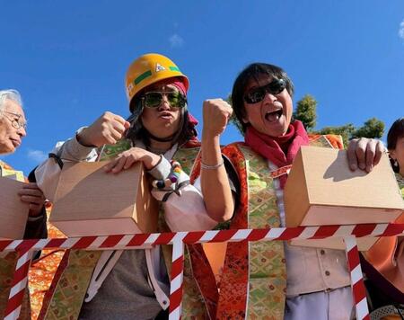 豆まき神事に参加したＴあんどＴ。（左から）Ｔｏｊｉ君、Ｔｏｓｈｉ君