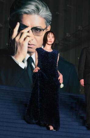 レッドカーペットに登場した井桁弘恵（撮影・開出牧）